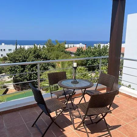 пентхаус двух спальный с видом на море и горы в татлысу 아파트 Agios Nikolaos (Famagusta)